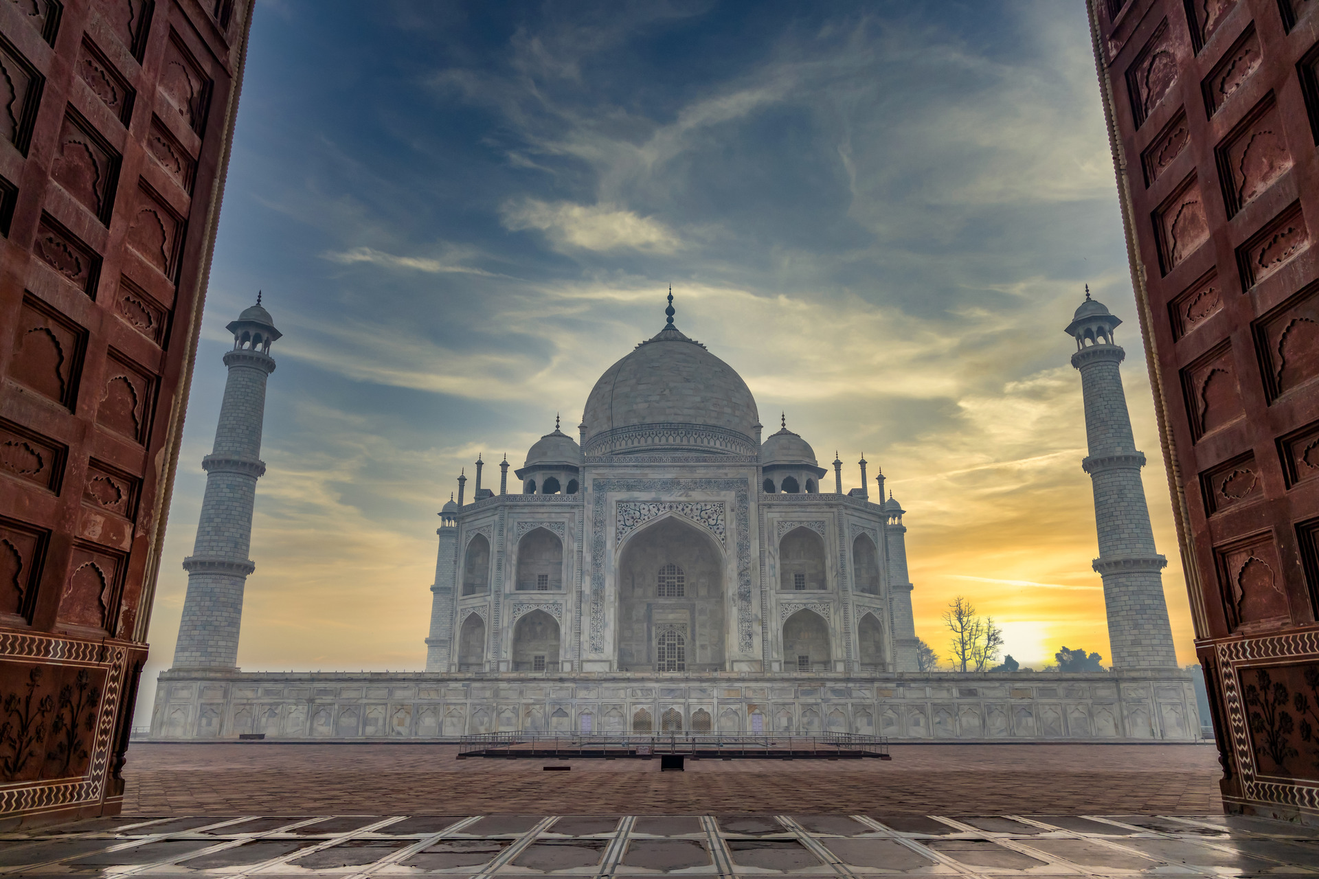 taj mahal mausoleum sunset